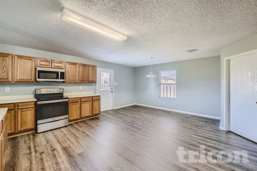 Building Photo - 3040 Clemente Dr