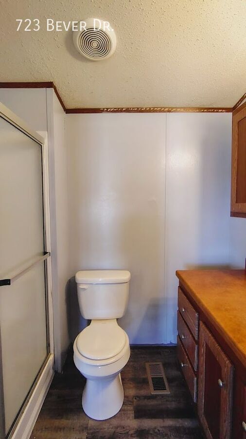 Building Photo - 723 Bever Dr