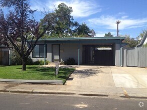 Building Photo - Charming Folsom Cottage Walking Distance t...