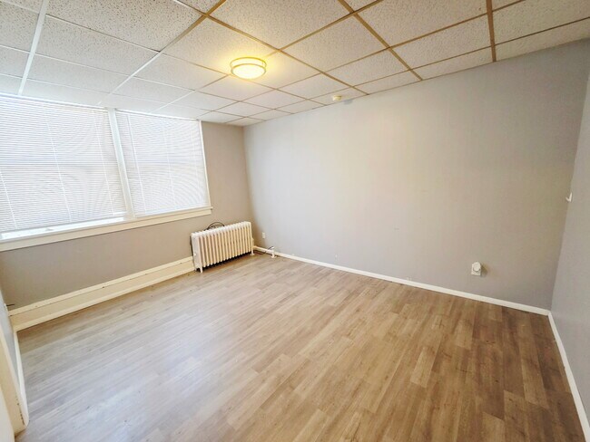 Building Photo - 17 E Carey St