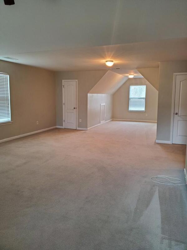 Building Photo - 11070 Southwood Dr