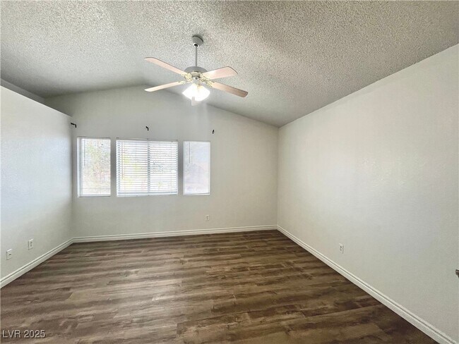 Building Photo - 1537 N Canyon Rose Way