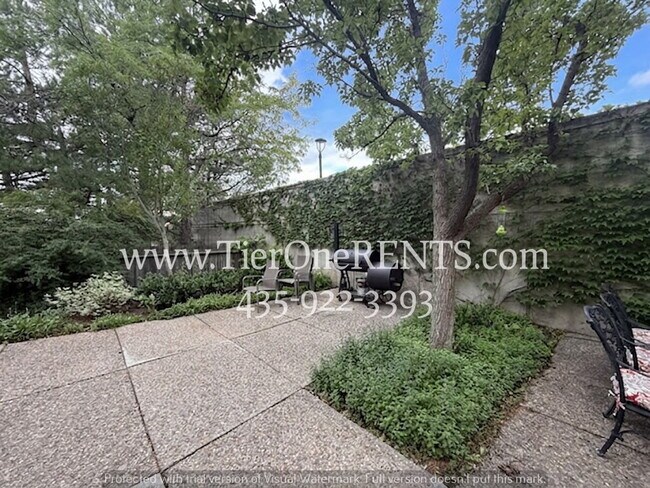 Building Photo - This property offers a NO DEPOSIT option available for qualified renters