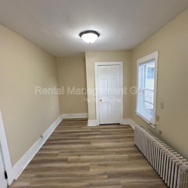 Building Photo - 65 George St E