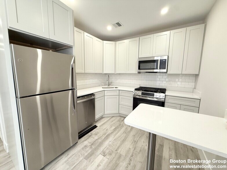 Building Photo - 10 Cawfield St