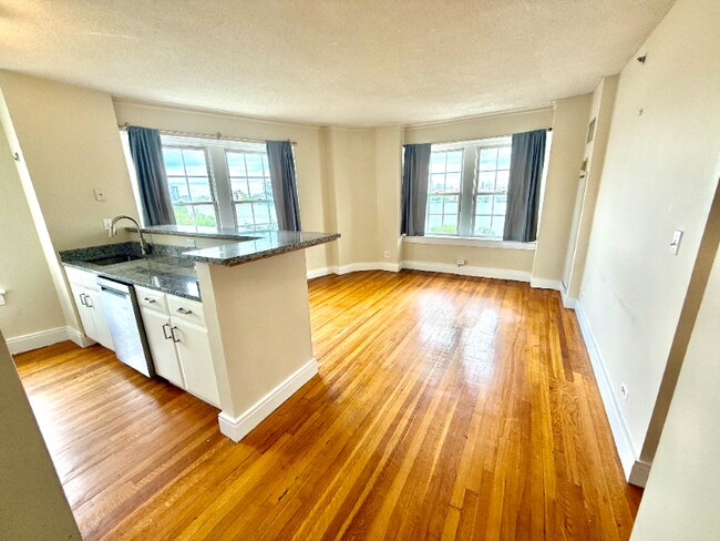 Building Photo - 534 Beacon St