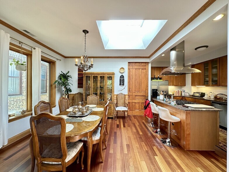 Building Photo - 1437 W Olive Ave