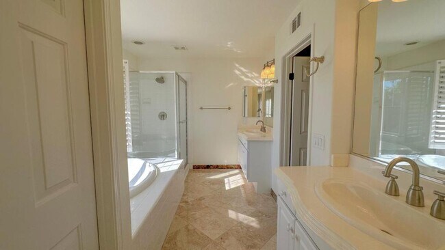 Building Photo - 9 Yale Ct