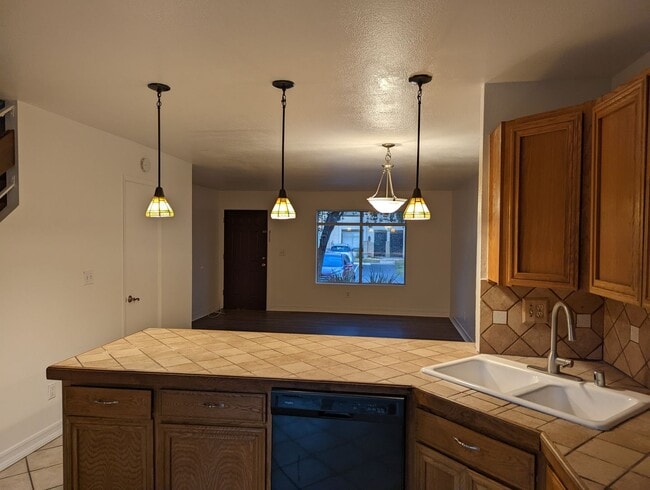 Building Photo - End unit 2 bedroom - Small Pets OK