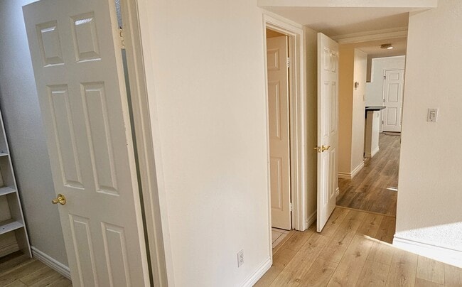 Building Photo - Beautiful 2 Bedrooms, 1 Bath Condo in Grea...