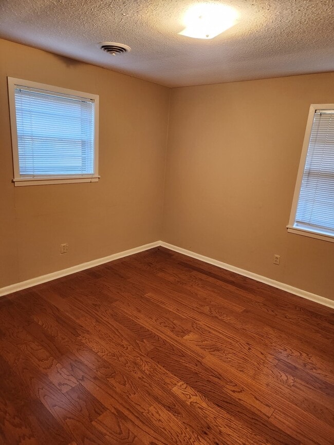 Building Photo - 407 N Foster Dr