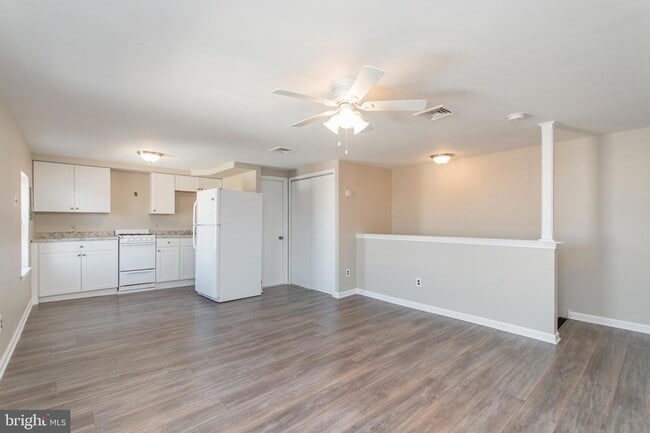 Primary Photo - 2701 E Somerset St