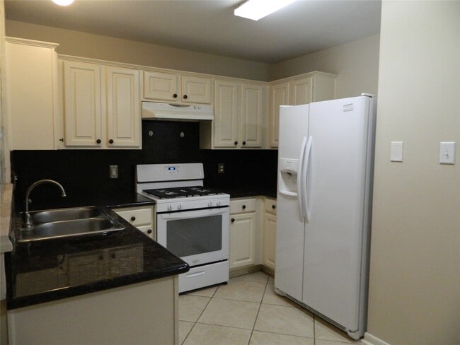 Building Photo - 7415 River Pines Dr