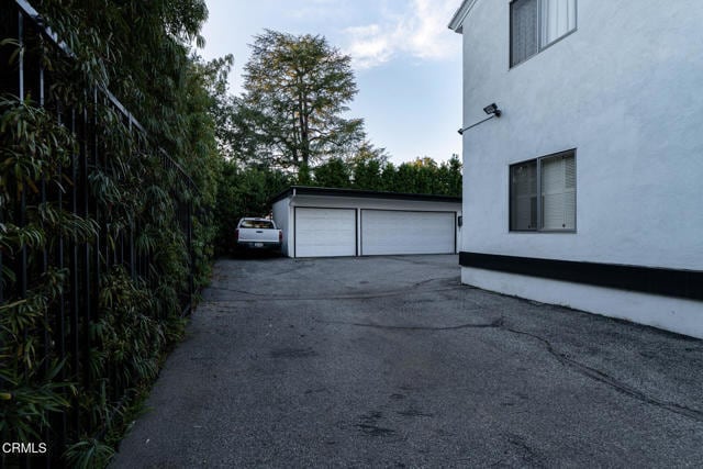 Building Photo - 681 S Orange Grove Blvd