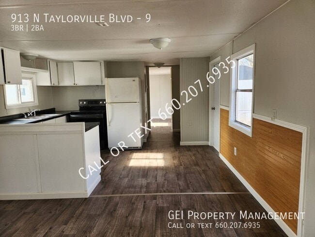 Building Photo - 913 N Taylorville Blvd