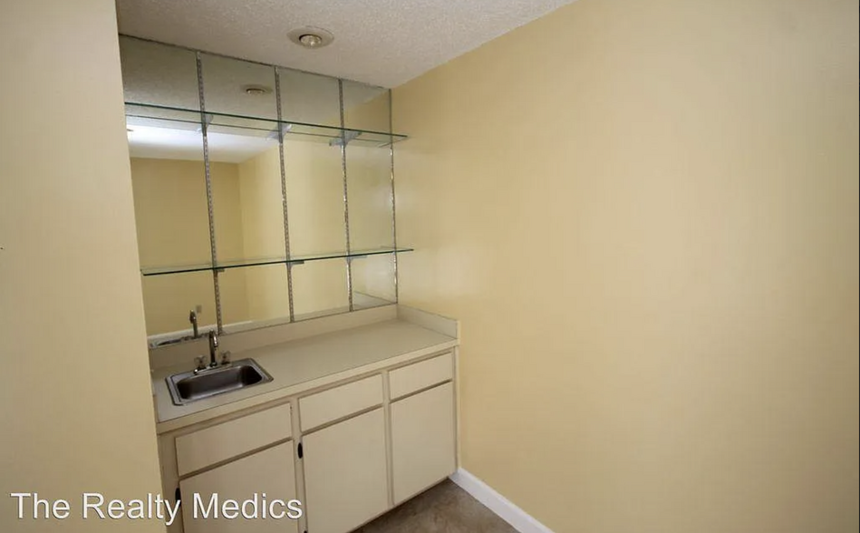 Building Photo - 2709 Shadybranch Dr