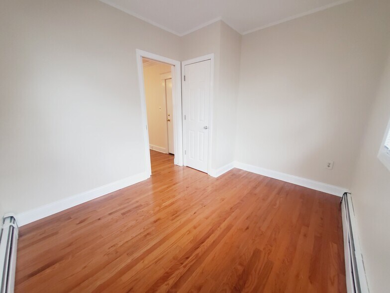 Building Photo - 25 Scofield Ave