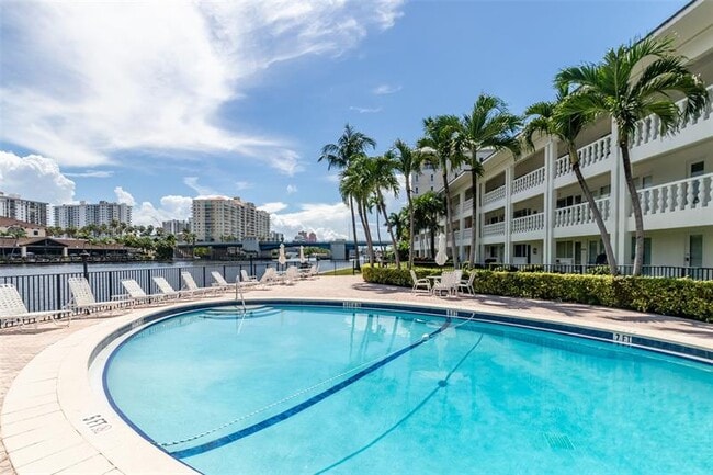 Building Photo - 2881 NE 32nd St