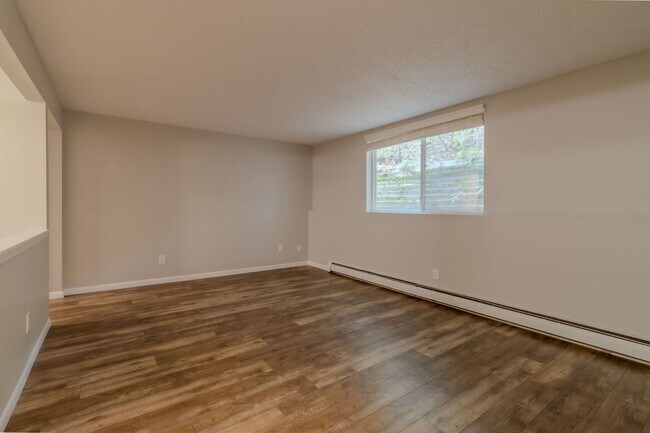 Building Photo - Spacious Dream Apartment — Right Where You...