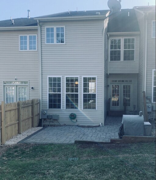 Building Photo - 6520 Landing Way