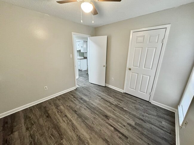 Building Photo - 4080 Meadow Creek Rd