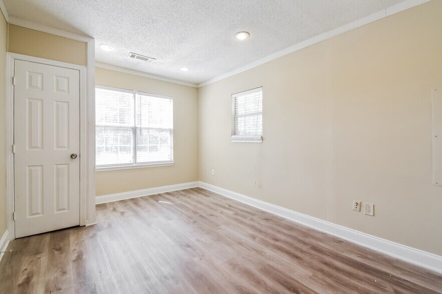 Building Photo - 1466 Fall Creek Trce