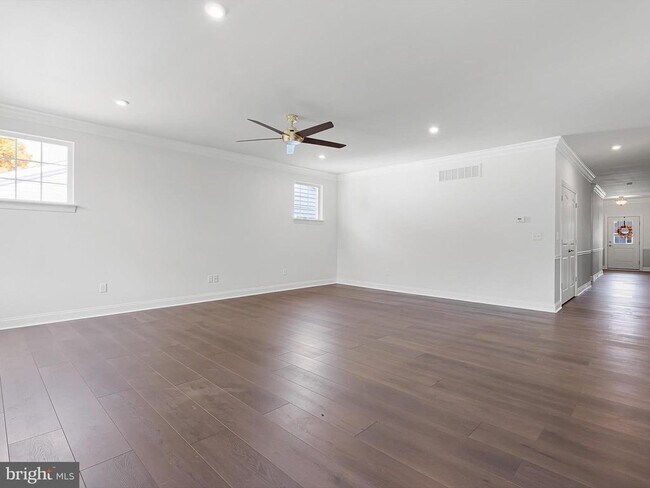 Building Photo - 240 Baldy Ln