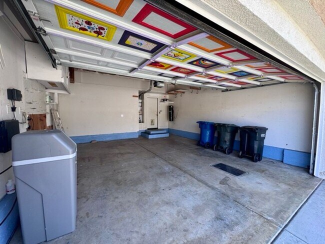 Building Photo - Beautiful 4 Bedroom + Office Home for Lease