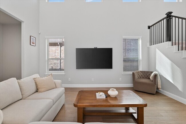 Building Photo - 1548 Euclid Aly