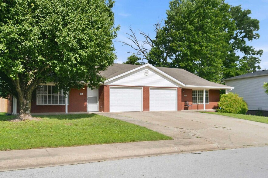Building Photo - 1405 Camellia Dr