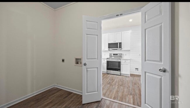 Building Photo - 525 W Rose Ave