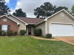 Building Photo - 430 Twisted Oak Cove