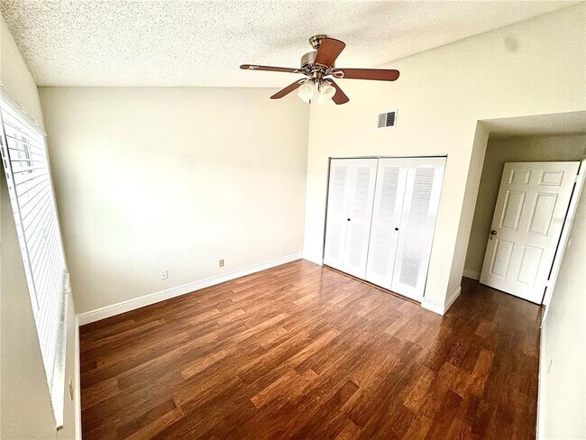 Building Photo - 2532 Woodgate Blvd