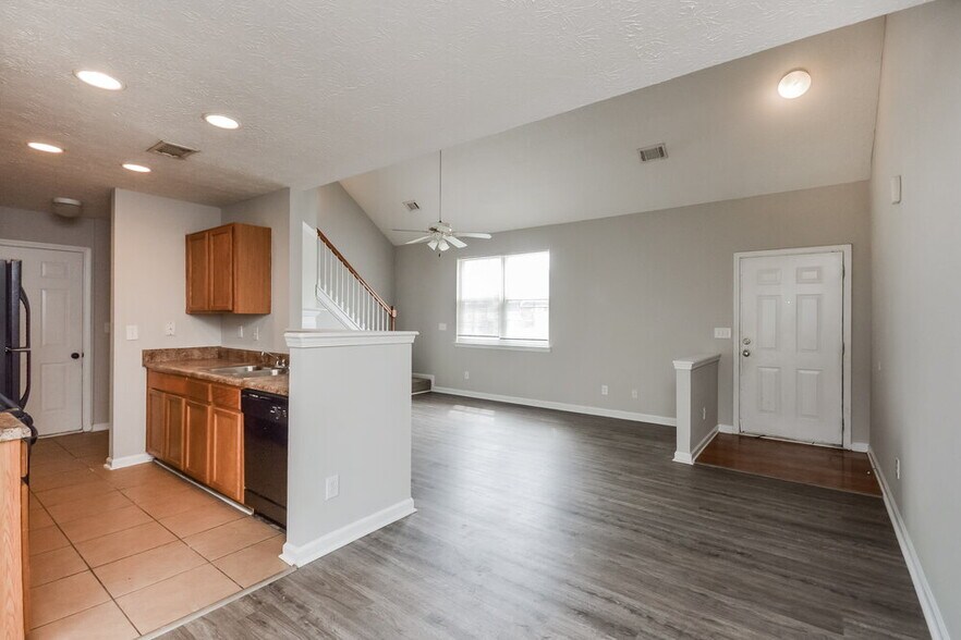 Building Photo - 145 Meadowridge Dr