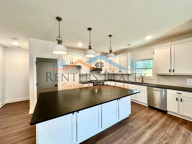 Building Photo - 3BR Home with Office, Bonus Room, Large Kitchen Island, 2-Car Garage & Large Yard – Huntsville Li...