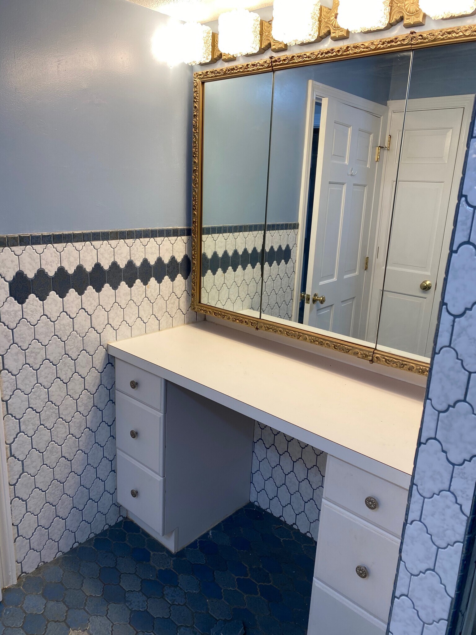 bathroom - 919 Main St