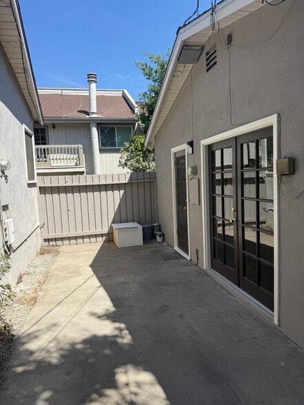 Building Photo - 107 Esperanza Ave
