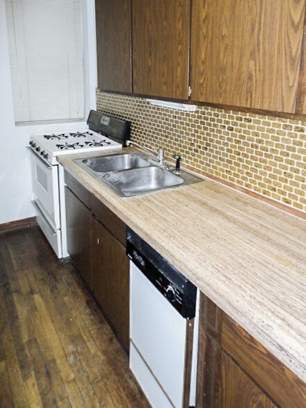 Building Photo - 871 W Lill Ave