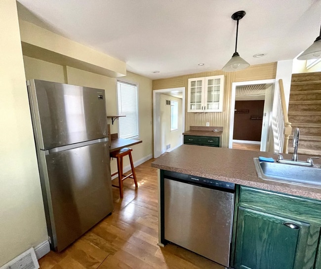 Building Photo - Charming 2-Bedroom Single-Family Home – Pr...