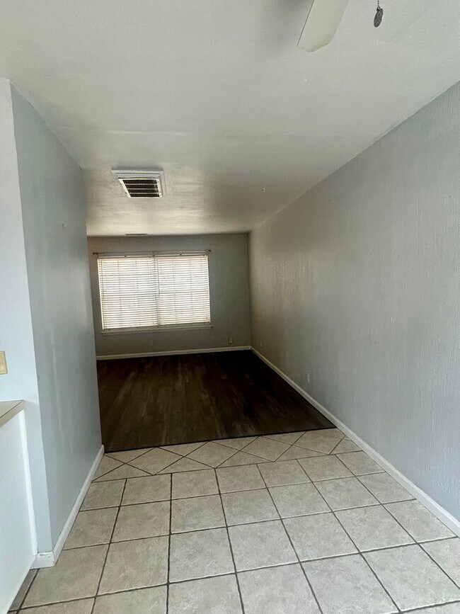 Building Photo - Nu Prop-3114(KC)