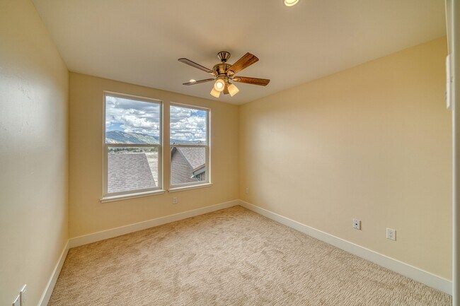 Building Photo - 320 McClary Pk