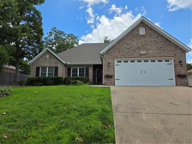 Building Photo - 15 Thackery Ln