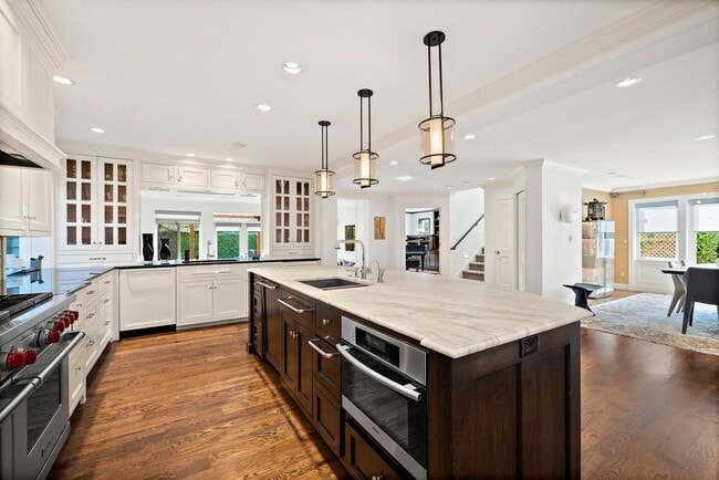 Building Photo - 4Bd/4.5Ba Medina House