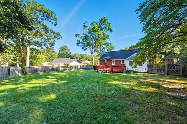 Building Photo - 8803 Weldon Dr