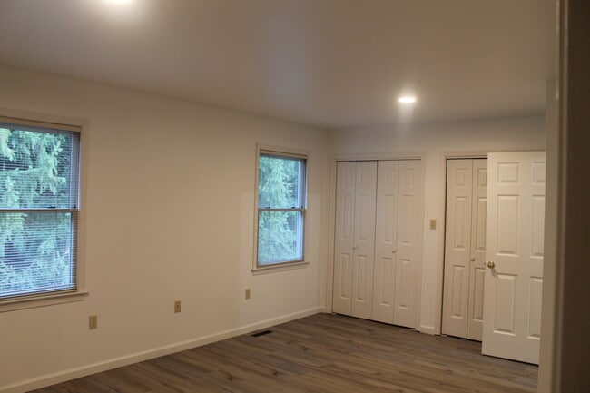 Building Photo - 120 Eaglesmere Cir