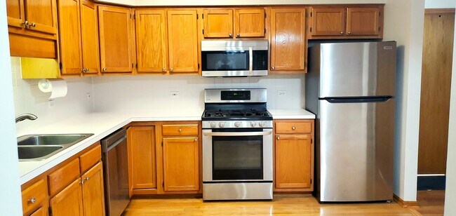Building Photo - 5000 Oakton St