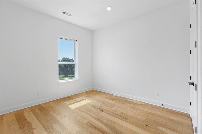Building Photo - 151 Starfire Dr