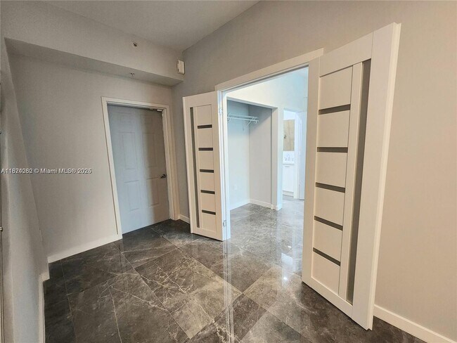 Building Photo - 2146 Van Buren St