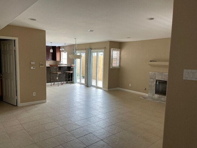 Building Photo - SPACIOUS 3BR/2.5BA EASTSIDE TOWNHOME FOR LEASE