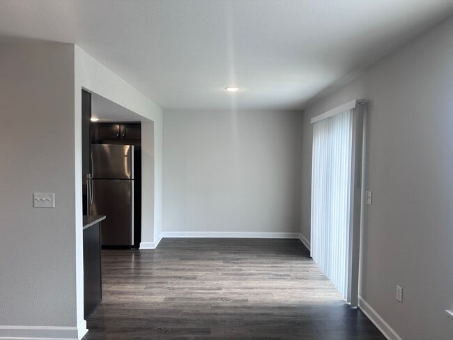 Building Photo - 3 Bed | 2.5 Bath | 2 Car Garage Townhome in Grain Valley w/ Special